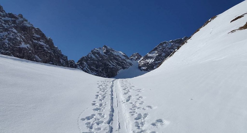 Esqui de Montaña: Qué necesitas en tu mochila para el esquí de