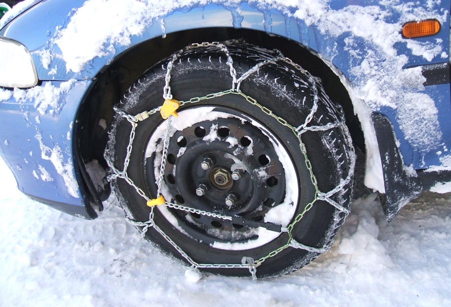 Cadenas para el coche o neumáticos de invierno: todo lo que hay que saber  para conducir con seguridad sobre nieve o hielo