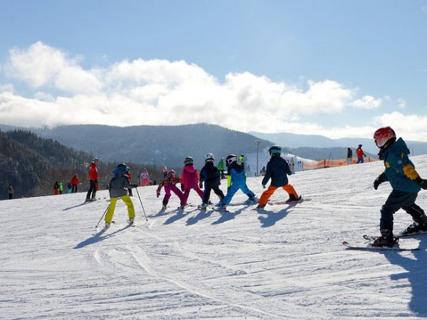 Esquiar con niños forfait gratis
