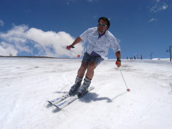 Esquiar en nieve primavera