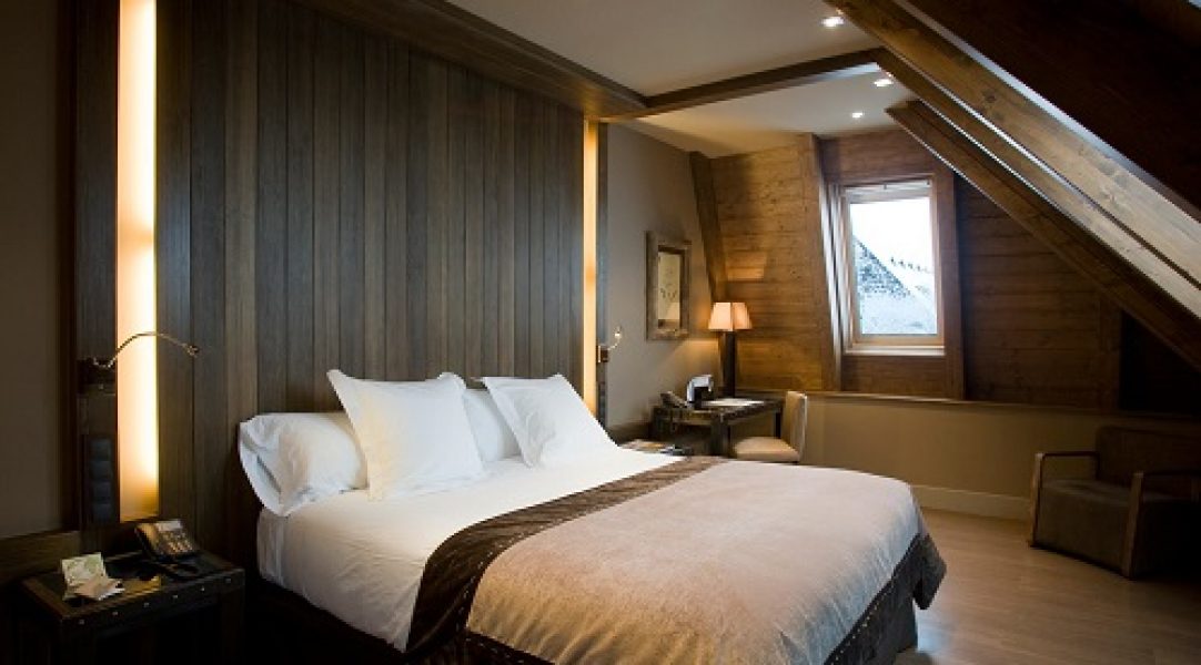 hotel a pie pista baqueira beret GL Hotel Neu hbitacion