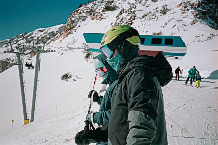 Equipo de esquí ¿Qué ropa y material llevar en la nieve? 