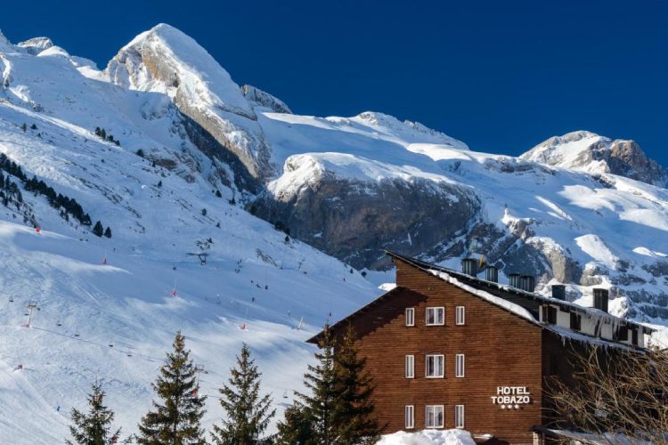 Tobazo hotel en la nieve